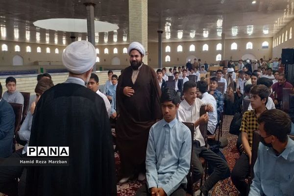 حضوردانش‌آموزان واحدهای آموزشی اسلامشهردرحوزه علمیه امام صادق (ع)