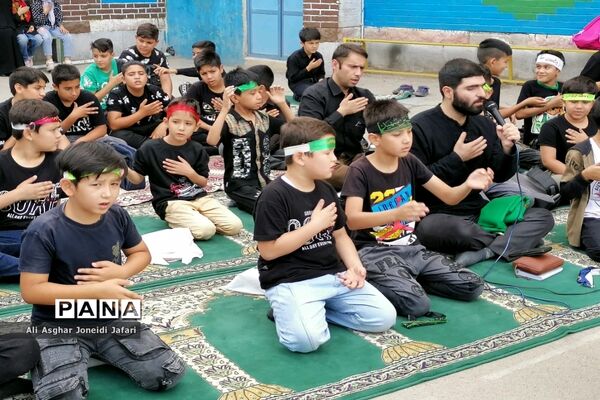 عزاداری دانش‌آموزان عاشورایی در پایگاه تابستانه مدرسه شیخ جنید(ره) پیشوا