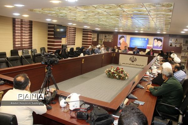 آیین رونمایی از پوستر مسابقه بزرگ کتابخوانی «ستاره‌ها چیدنی نیستند» و «بی پرده با حجاب» در بوشهر