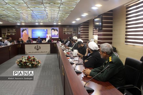 آیین رونمایی از پوستر مسابقه بزرگ کتابخوانی «ستاره‌ها چیدنی نیستند» و «بی پرده با حجاب» در بوشهر