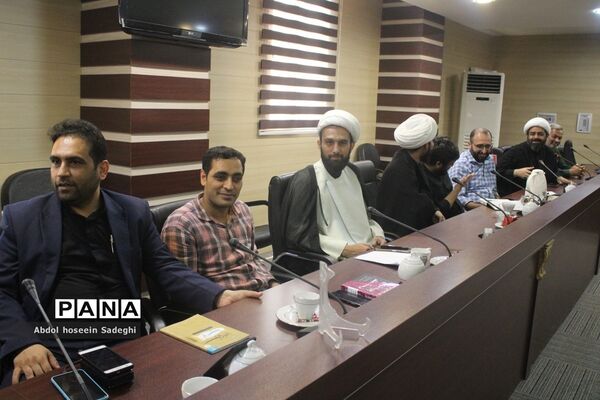 آیین رونمایی از پوستر مسابقه بزرگ کتابخوانی «ستاره‌ها چیدنی نیستند» و «بی پرده با حجاب» در بوشهر