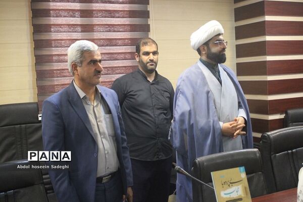 آیین رونمایی از پوستر مسابقه بزرگ کتابخوانی «ستاره‌ها چیدنی نیستند» و «بی پرده با حجاب» در بوشهر