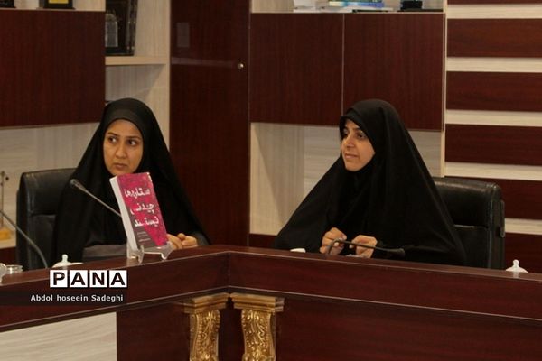 آیین رونمایی از پوستر مسابقه بزرگ کتابخوانی «ستاره‌ها چیدنی نیستند» و «بی پرده با حجاب» در بوشهر