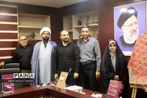 آیین رونمایی از پوستر مسابقه بزرگ کتابخوانی «ستاره‌ها چیدنی نیستند» و «بی پرده با حجاب» در بوشهر