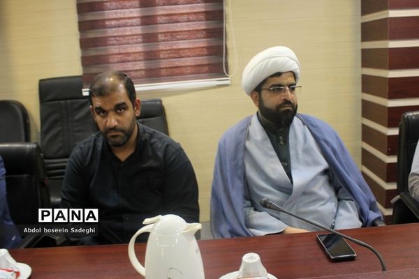 آیین رونمایی از پوستر مسابقه بزرگ کتابخوانی «ستاره‌ها چیدنی نیستند» و «بی پرده با حجاب» در بوشهر