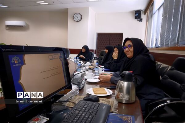 دومین نشست تخصصی هیات اندیشه‌ورز کمیسیون بانوان و خانواده با حضور اعضای سازمان دانش‌آموزی خراسان‌رضوی