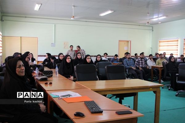 برگزاری جلسه توجیهی با حضور دانشجویان فارغ التحصیل دانشجو فرهنگیان