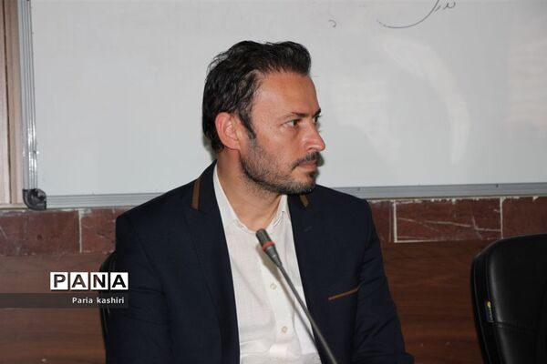 برگزاری جلسه توجیهی با حضور دانشجویان فارغ التحصیل دانشجو فرهنگیان