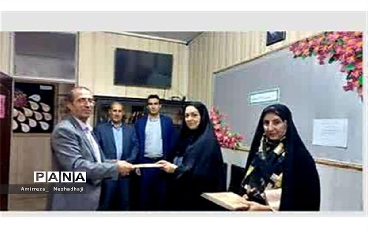 تقدیر رئیس آموزش و پرورش منطقه ۸ از کادر اجرایی مدارس