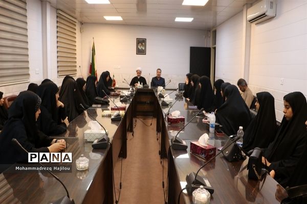 جلسه هم‌اندیشی با دانش‌آموزان رابط نماز جمعه شهرستان ساوه