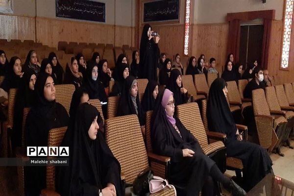 نمایشنامه خوانی ماه من