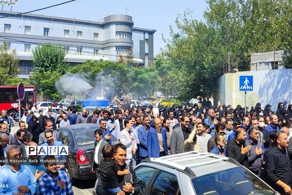 تشییع پیکر شهید دانش‌آموز در اداره‌کل آموزش و پرورش شهرستان‌های استان تهران
