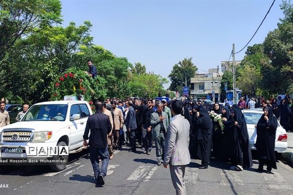 تشییع پیکر شهید دانش‌آموز در اداره‌کل آموزش و پرورش شهرستان‌های استان تهران
