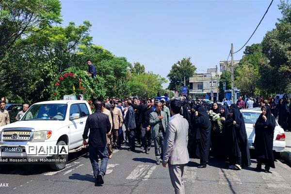 تشییع پیکر شهید دانش‌آموز در اداره‌کل آموزش و پرورش شهرستان‌های استان تهران