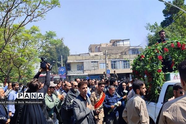 تشییع پیکر شهید دانش‌آموز در اداره‌کل آموزش و پرورش شهرستان‌های استان تهران