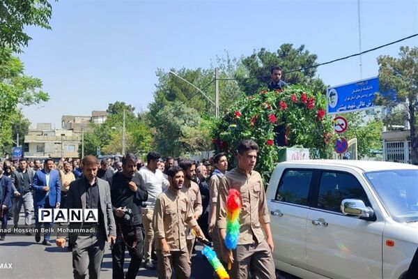 تشییع پیکر شهید دانش‌آموز در اداره‌کل آموزش و پرورش شهرستان‌های استان تهران
