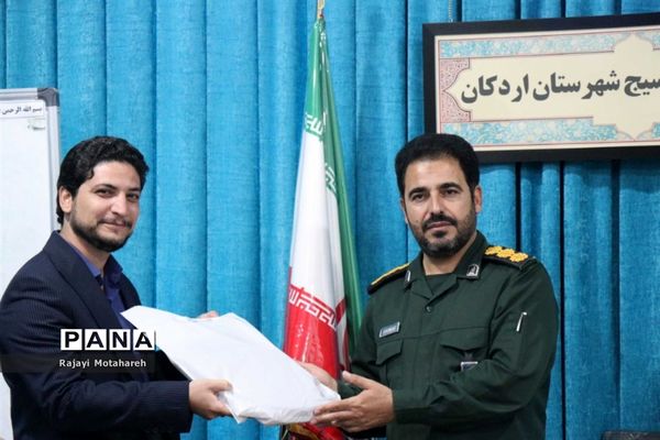 نشست اختصاصی خبرنگاران پانا با فرمانده ناحیه مقاومت بسیج اردکان