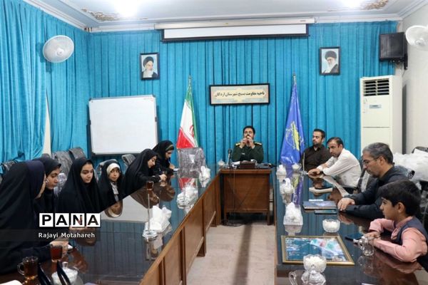 نشست اختصاصی خبرنگاران پانا با فرمانده ناحیه مقاومت بسیج اردکان