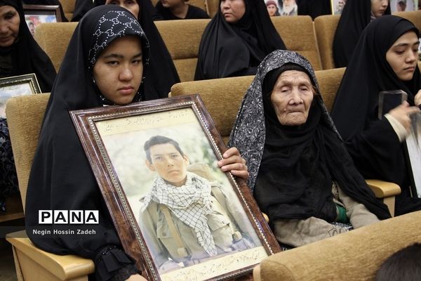 مراسم تجلیل ازخانواده‌های معظّم شهدا و جانبازان مدافع حرم در اسلامشهر