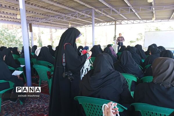 کلاس‌های توان افزایی مربیان پیشتاز سازمان دانش‌آموزی در اردوی قطب شمال استان اصفهان