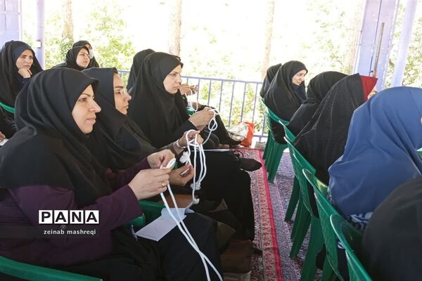 کلاس‌های توان افزایی مربیان پیشتاز سازمان دانش‌آموزی در اردوی قطب شمال استان اصفهان