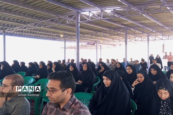کلاس‌های توان افزایی مربیان پیشتاز سازمان دانش‌آموزی در اردوی قطب شمال استان اصفهان