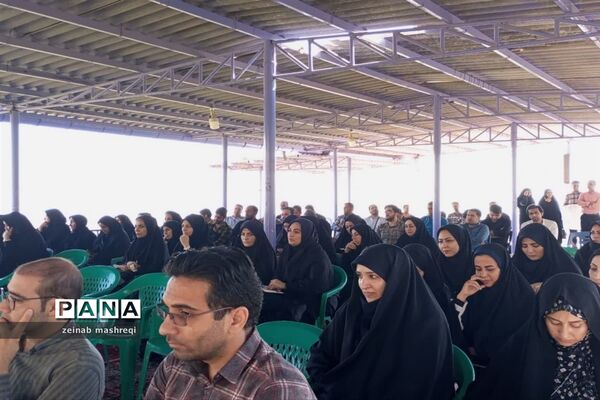 کلاس‌های توان افزایی مربیان پیشتاز سازمان دانش‌آموزی در اردوی قطب شمال استان اصفهان