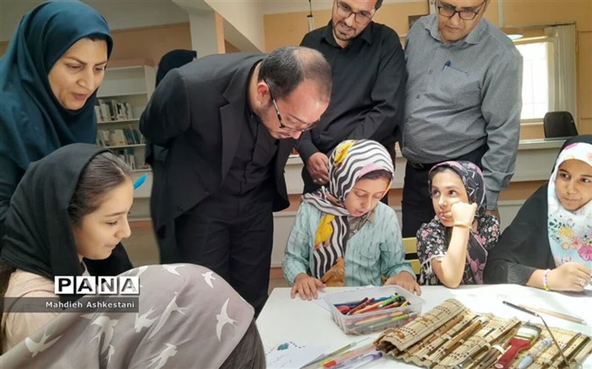 نمایشگاه آثار فرهنگی و دست ساخته باستانی دانش آموزان نایینی