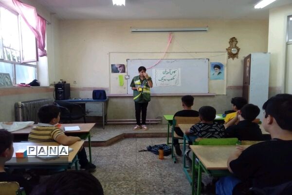 برگزاری کلاس آموزشی مکعب ‌روبیک با تدریس دانش‌آموز خبرنگار پانا