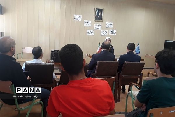کارگاه آموزشی جهاد تبیین و آموزش خانواده در دبیرستان پسرانه سما رودهن