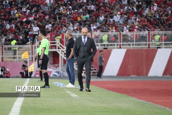 دیدار مسابقه فوتبال لیگ برتر بین تیم های تراکتور و پرسپولیس