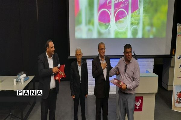 تجلیل از خبرنگاران در نور