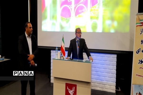 تجلیل از خبرنگاران در نور