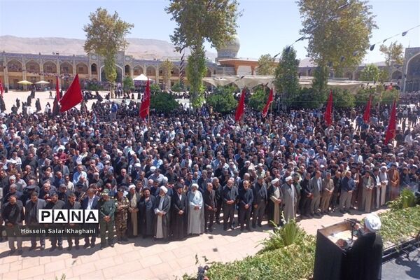 وداع با ۲  شهید حادثه تروریستی با حضور پر شور مردم شیراز