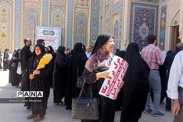 وداع با ۲  شهید حادثه تروریستی با حضور پر شور مردم شیراز