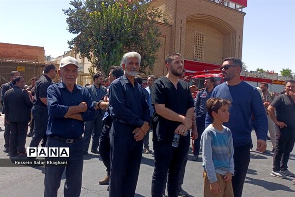 وداع با ۲  شهید حادثه تروریستی با حضور پر شور مردم شیراز