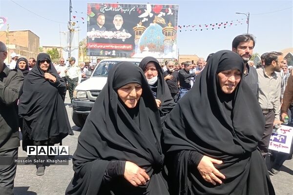 وداع با ۲  شهید حادثه تروریستی با حضور پر شور مردم شیراز