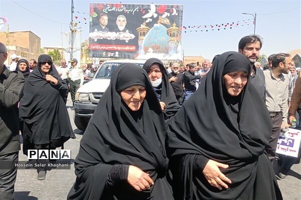 وداع با ۲  شهید حادثه تروریستی با حضور پر شور مردم شیراز