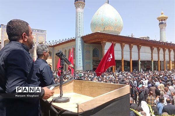 وداع با ۲  شهید حادثه تروریستی با حضور پر شور مردم شیراز