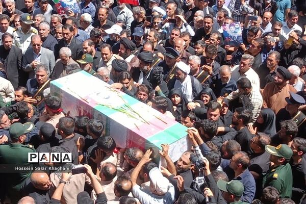 وداع با ۲  شهید حادثه تروریستی با حضور پر شور مردم شیراز