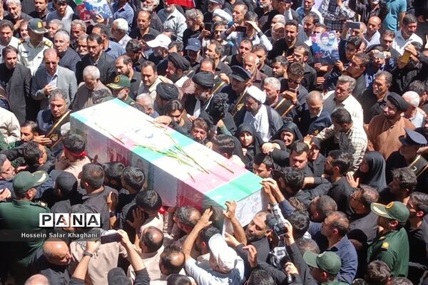 وداع با ۲  شهید حادثه تروریستی با حضور پر شور مردم شیراز