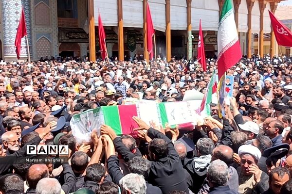 وداع با ۲  شهید حادثه تروریستی با حضور پر شور مردم شیراز