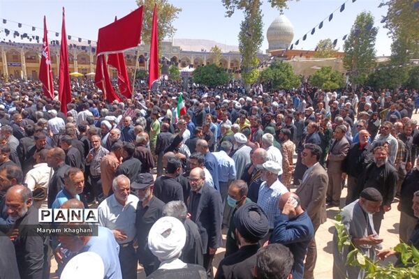 وداع با ۲  شهید حادثه تروریستی با حضور پر شور مردم شیراز