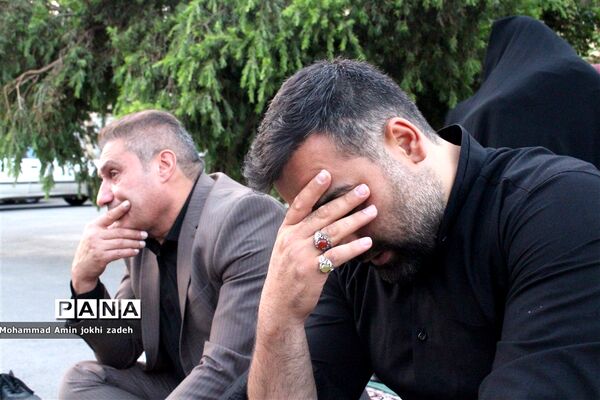 برگزاری مراسم قرائت زیارت عاشورا در یادمان شهید گمنام اداره‌کل آموزش و پرورش شهرستان‌های استان تهران