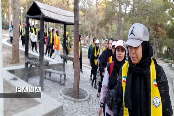 دوره آموزش کوهنوردی برای دانش‌آموزان عضو سازمان دانش‌آموزی استان اصفهان