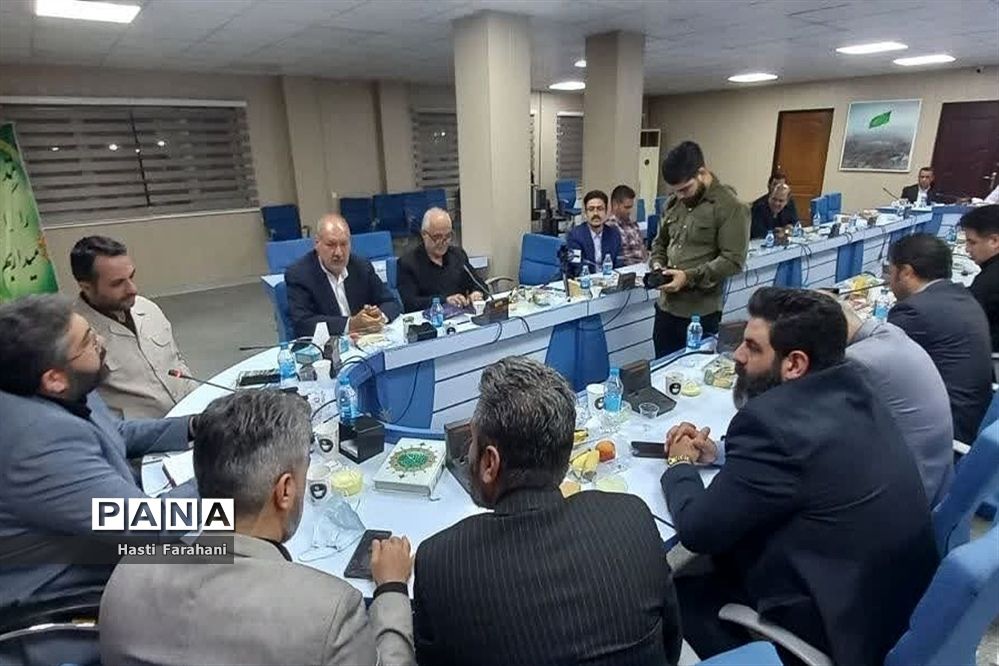 نشست صمیمانه فرماندار و بخشدار شهرستان‌قرچک با خبرنگاران و اصحاب رسانه