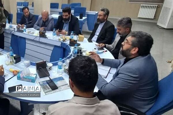 نشست صمیمانه فرماندار و بخشدار شهرستان‌قرچک با خبرنگاران و اصحاب رسانه