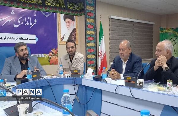 نشست صمیمانه فرماندار و بخشدار شهرستان‌قرچک با خبرنگاران و اصحاب رسانه