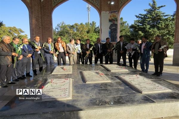 آیین عطر‌ افشانی و گل افشانی مزار شهدای مدافع حرم در شهرستان بجنورد