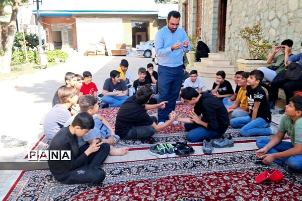 بازی‌های گروهی در اردوهای پسران مثبت هشتادیا در رودهن